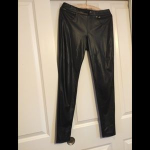 Hue faux leather legging